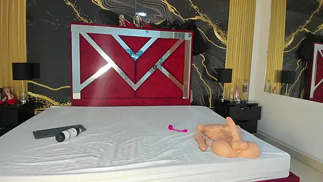 VioletRose as online show from 4, 11, 2025