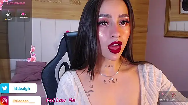 Abril Velvet a  online show from 22, 10, 2025