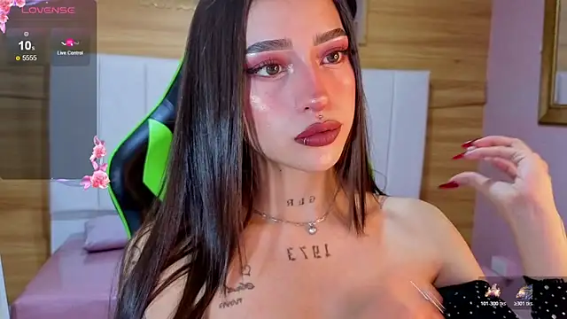 Abril Velvet a  online show from 4, 12, 2025