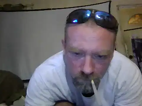 Snapshot of Eat_it_from_the_back chatting on 16, 9, 2025 Eat it from the back online show from 16, 9, 2025