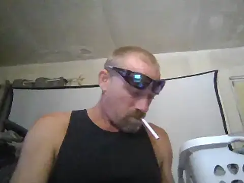 Snapshot of Eat_it_from_the_back chatting on 21, 9, 2025 Eat it from the back online show from 21, 9, 2025