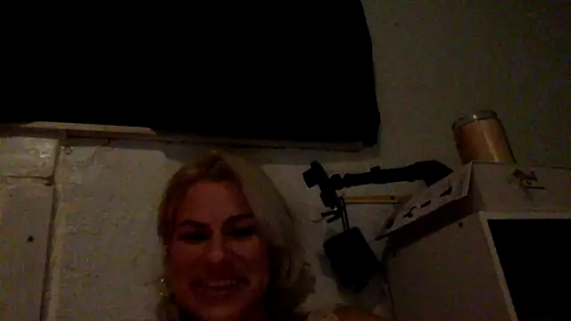 Snapshot of toomuchofafreak chatting on 10, 9, 2025 toomuchofafreak online show from 10, 9, 2025