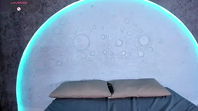 ReinaChloe online show from 11, 9, 2025