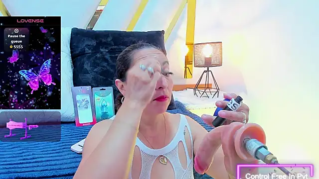 Luna Naughty1 online show from 23, 10, 2025