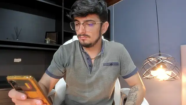 AaronFuentes7 online show from 23, 9, 2025