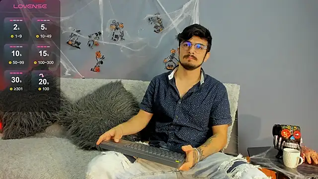 AaronFuentes7 online show from 11, 10, 2025