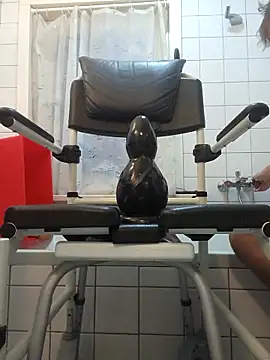 Snapshot of toywood chatting on 22, 9, 2025 toywood online show from 22, 9, 2025