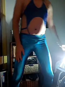 Snapshot of toywood chatting on 12, 11, 2025 toywood online show from 12, 11, 2025