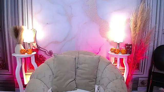 Snapshot of MilkyLally chatting on 28, 10, 2025 MilkyLally online show from 28, 10, 2025