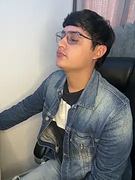 yesitwink  online show from 8, 4, 2026