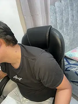 yesitwink  online show from 10, 4, 2026