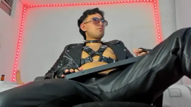 Snapshot of Alexxx_savage chatting on 22, 10, 2025 Alexxx savage online show from 22, 10, 2025