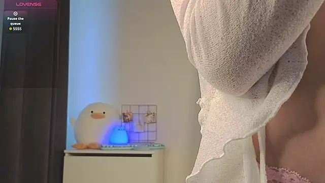 roxydolll online show from 25, 3, 2026