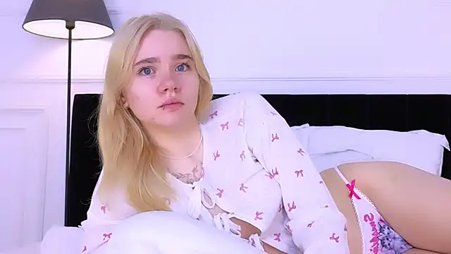 Snapshot of ANNABELLE_LU chatting on 22, 10, 2025 ANNABELLE LU online show from 22, 10, 2025