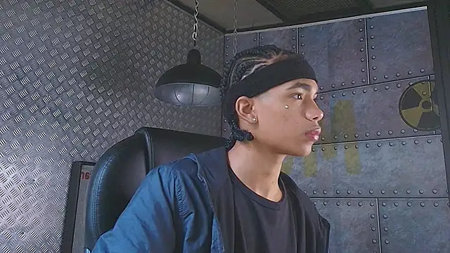 Snapshot of AlanCutee chatting on 5, 10, 2025 AlanCutee online show from 5, 10, 2025