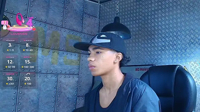 Snapshot of AlanCutee chatting on 22, 10, 2025 AlanCutee online show from 22, 10, 2025