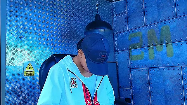 Snapshot of AlanCutee chatting on 1, 11, 2025 AlanCutee online show from 1, 11, 2025