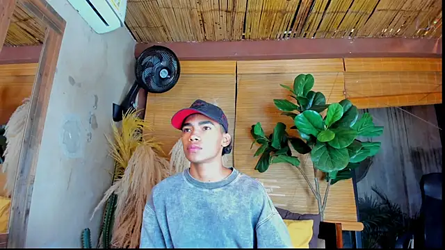 Snapshot of AlanCutee chatting on 21, 11, 2025 AlanCutee online show from 21, 11, 2025