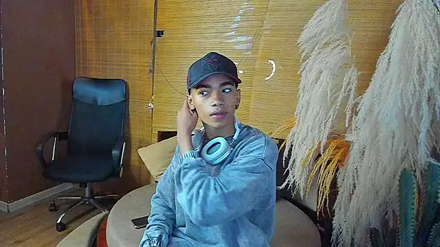 Snapshot of AlanCutee chatting on 27, 11, 2025 AlanCutee online show from 27, 11, 2025