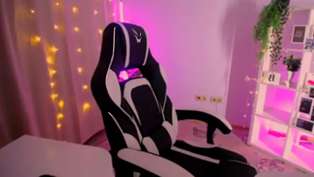 Snapshot of BagiraBella chatting on 3, 11, 2025 BagiraBella online show from 3, 11, 2025