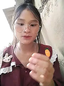 Snapshot of saronla_03 chatting on 11, 10, 2025 saronla 03 online show from 11, 10, 2025