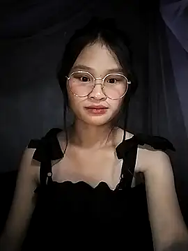 Snapshot of saronla_03 chatting on 8, 11, 2025 saronla 03 online show from 8, 11, 2025