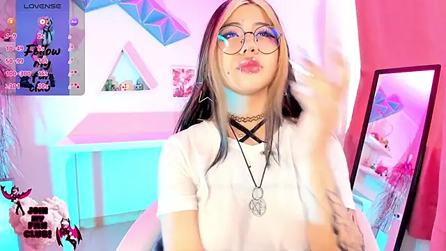 Snapshot of pinkk_deemon chatting on 27, 10, 2025 pinkk deemon online show from 27, 10, 2025