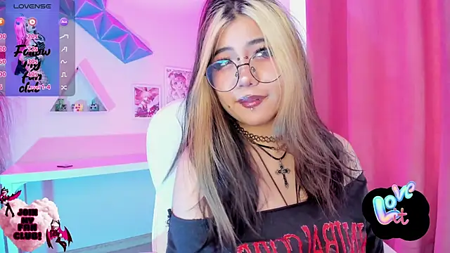 Snapshot of pinkk_deemon chatting on 21, 11, 2025 pinkk deemon online show from 21, 11, 2025