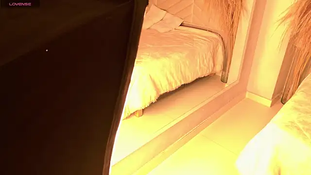 Snapshot of amy_miller1 chatting on 21, 11, 2025 amy miller1 online show from 21, 11, 2025