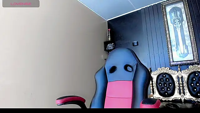 Kimberly Vazquez online show from 3, 12, 2025