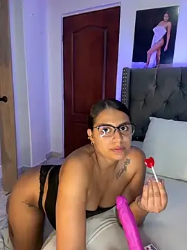 Snapshot of ema_zoe chatting on 24, 9, 2025 ema zoe online show from 24, 9, 2025