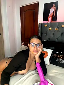 Snapshot of ema_zoe chatting on 8, 10, 2025 ema zoe online show from 8, 10, 2025