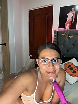 Snapshot of ema_zoe chatting on 20, 10, 2025 ema zoe online show from 20, 10, 2025