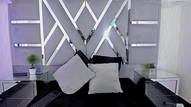 MonzerratBoyer online show from 6, 4, 2026