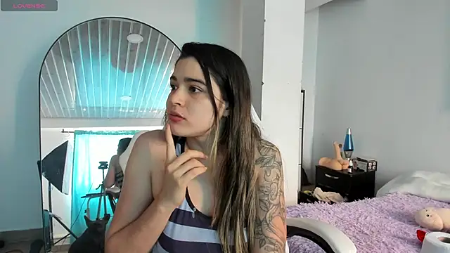 Snapshot of MiaVillalobos chatting on 2, 5, 2026 MiaVillalobos online show from 2, 5, 2026