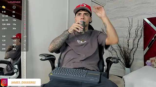 JamesDeker online show from 17, 9, 2025