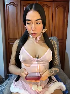 Snapshot of KaditaNavarro chatting on 15, 6, 2026 KaditaNavarro online show from 15, 6, 2026
