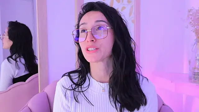 Snapshot of Ginevra_esposito chatting on 8, 10, 2025 Ginevra esposito online show from 8, 10, 2025