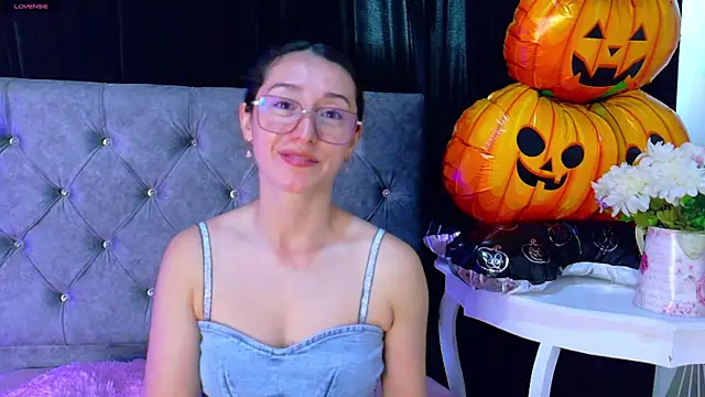 Snapshot of Ginevra_esposito chatting on 28, 10, 2025 Ginevra esposito online show from 28, 10, 2025