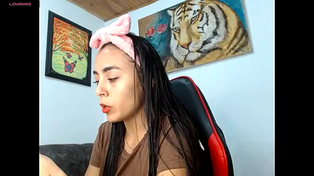 Snapshot of Wild_RoomXxX chatting on 31, 10, 2025 Wild RoomXxX online show from 31, 10, 2025