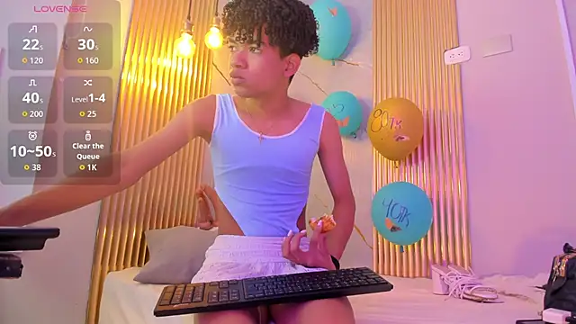 Snapshot of Ivone_Rose_ chatting on 8, 11, 2025 Ivone Rose online show from 8, 11, 2025