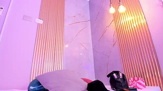 Snapshot of Ivone_Rose_ chatting on 12, 11, 2025 Ivone Rose online show from 12, 11, 2025