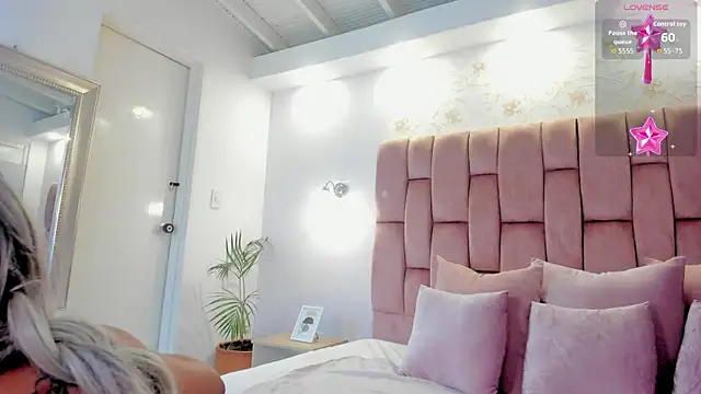 aishathornee online show from 24, 9, 2025