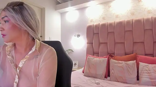 aishathornee online show from 8, 10, 2025