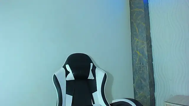Snapshot of Raven_Rouge_ chatting on 12, 6, 2026 Raven Rouge online show from 12, 6, 2026