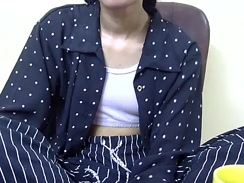 Snapshot of smallcuute chatting on 30, 10, 2025 smallcuute online show from 30, 10, 2025