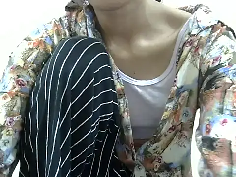 Snapshot of smallcuute chatting on 24, 11, 2025 smallcuute online show from 24, 11, 2025