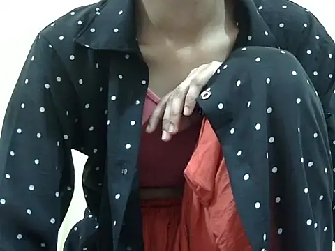 Snapshot of smallcuute chatting on 27, 11, 2025 smallcuute online show from 27, 11, 2025