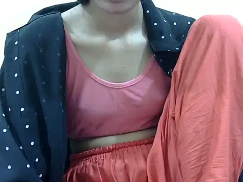 Snapshot of smallcuute chatting on 28, 11, 2025 smallcuute online show from 28, 11, 2025