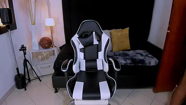 chrstian lewis1 online show from 26, 11, 2025